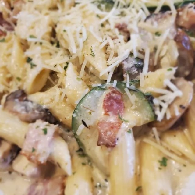 CHICKEN AND SAUSAGE CARBONARA.
