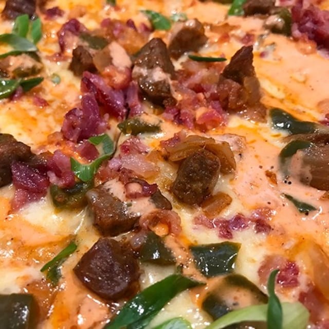 SPICY CREOLE SAUSAGE PIZZA.