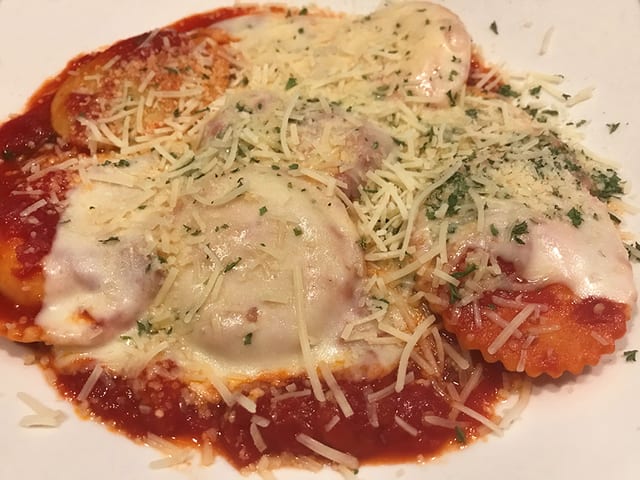 RAVIOLI CON POMODORO.