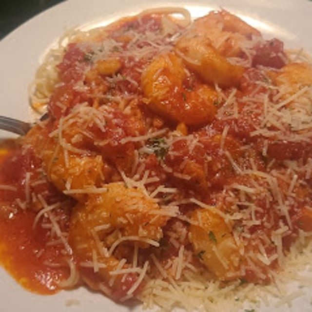 GARLIC SHIMP IN TOMATO SAUCE WITH ANGEL HAIR.