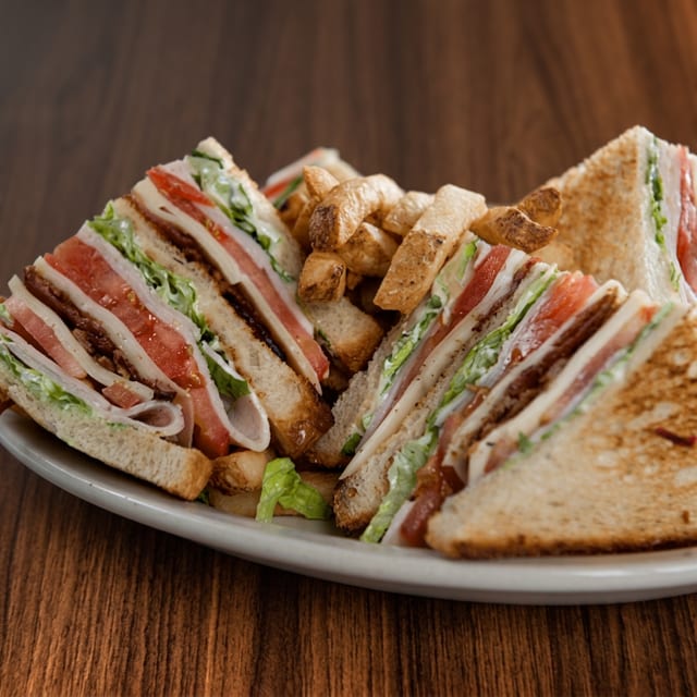 CLASSIC CLUB SANDWICH.
